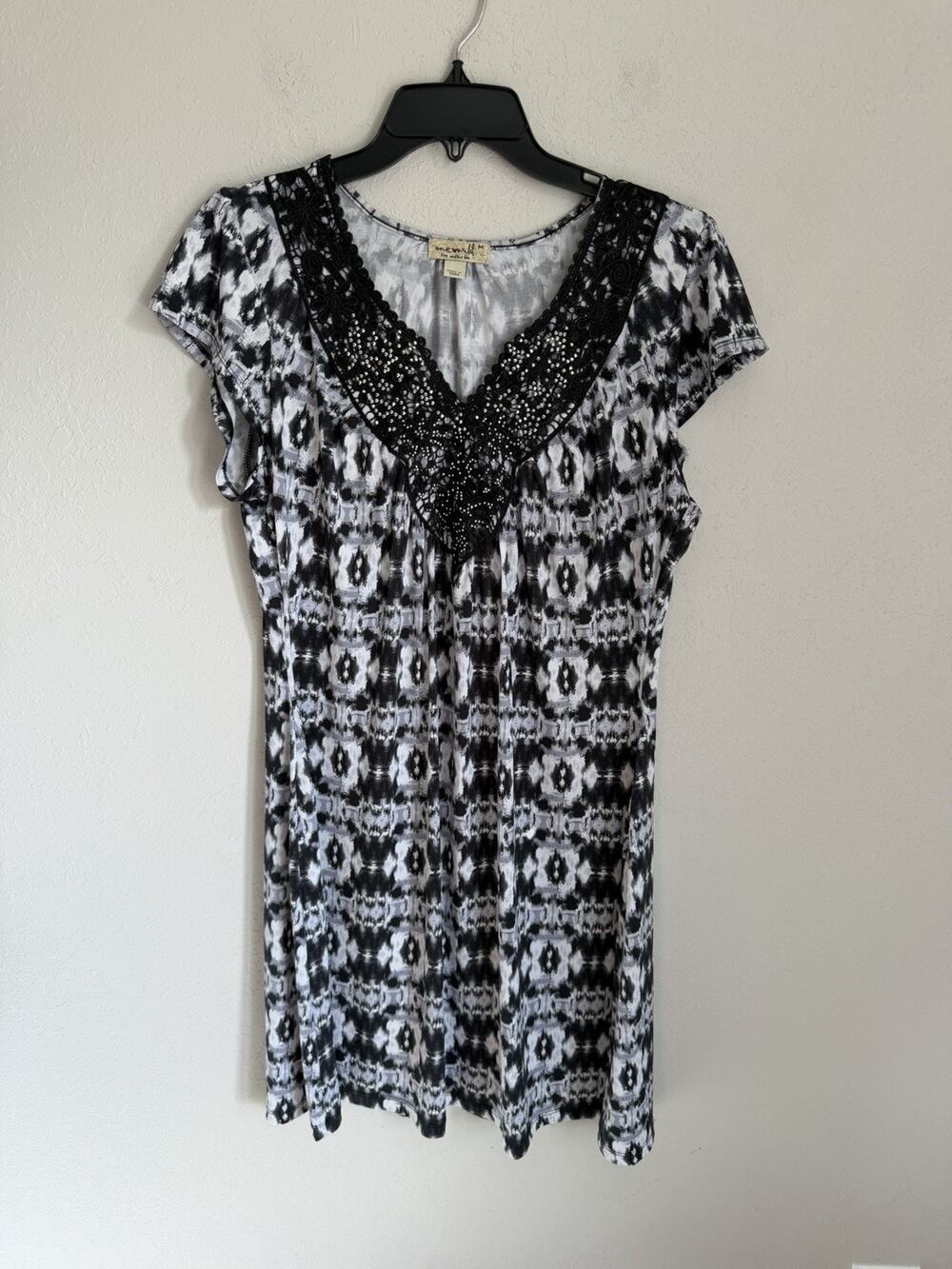 One World Black White Print V-Neck Bedazzled Lace Shift Dress Womens M Y2K